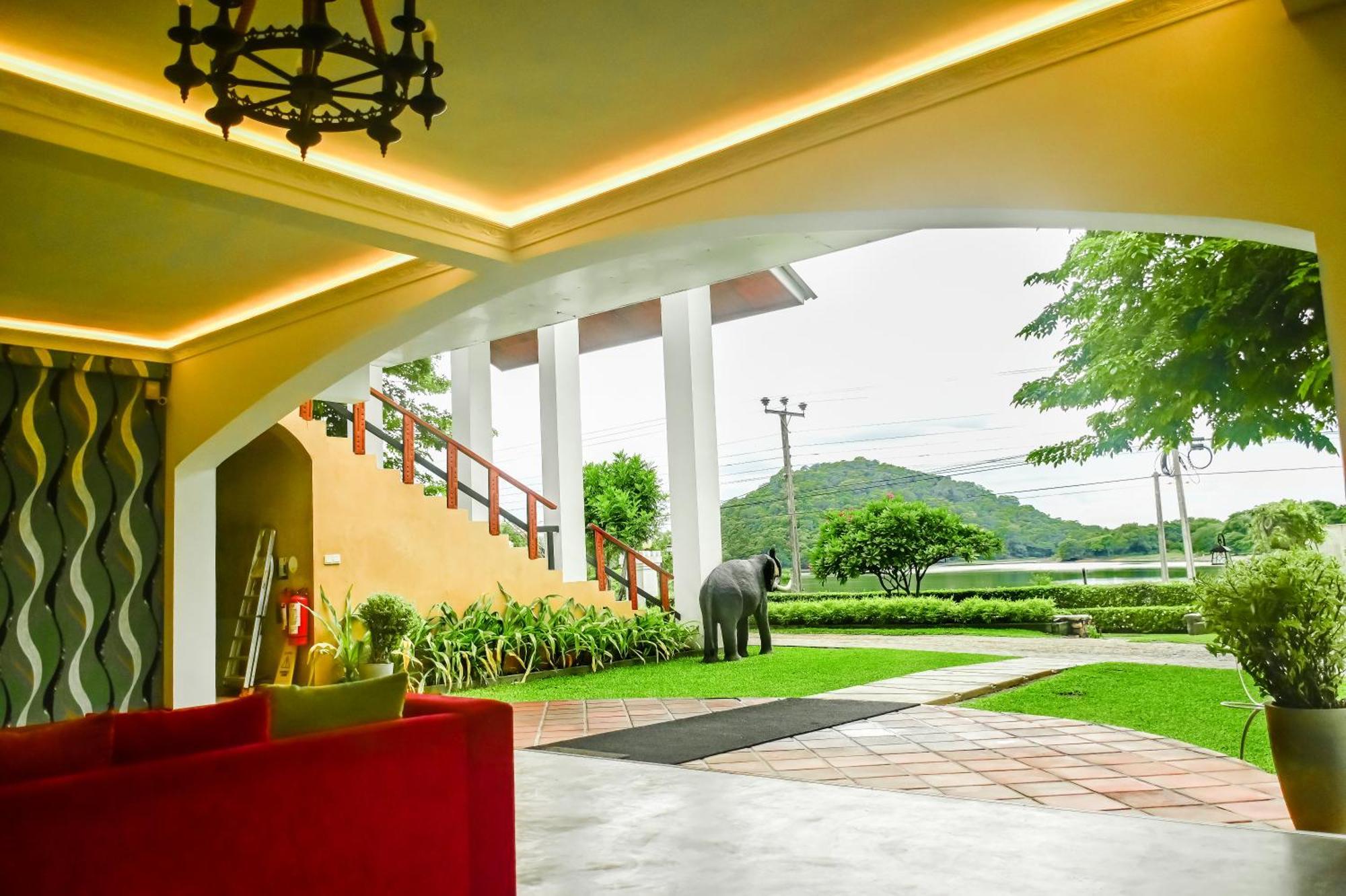 Agbo Hotel Polonnaruva Kültér fotó